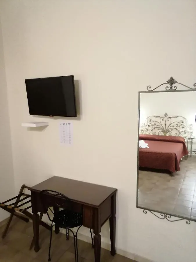 Hotel De Rossi Bari 2*,